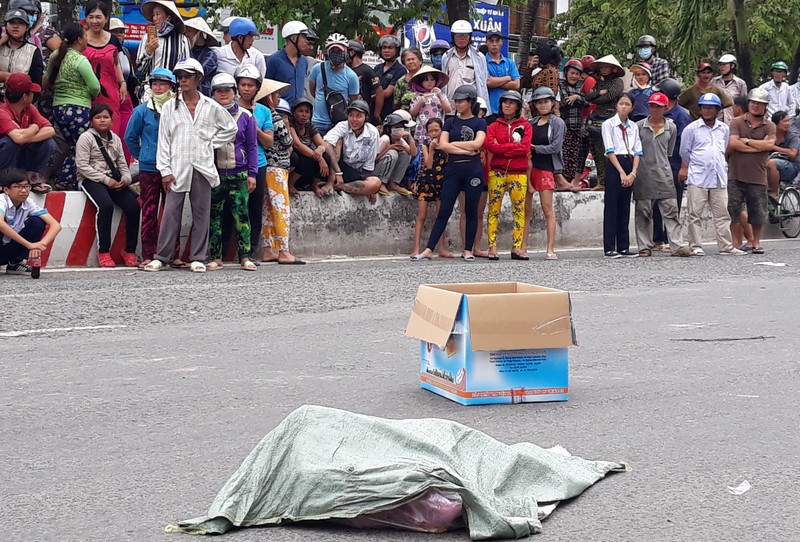 Loi khai nguoi phu nu lam rot bao nylon chua thi the hai nhi