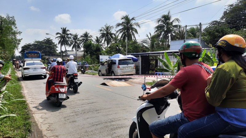 Vu giai cuu vo dam chet nguoi: Khoi to nhom bat coc chu quan ca phe o Vinh Long