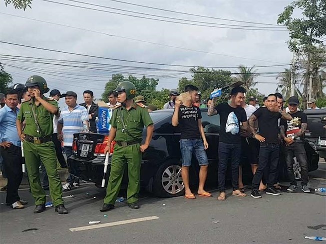 Nhom giang ho xam tro vay danh 2 cong an o Dong Nai: Nhau xin non vao nhau roi xay ra au da