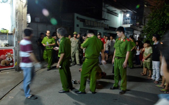 Nguoi me tre chet voi 5 vet chem bo lai 3 dua tre bo vo o Ba Ria - Vung Tau