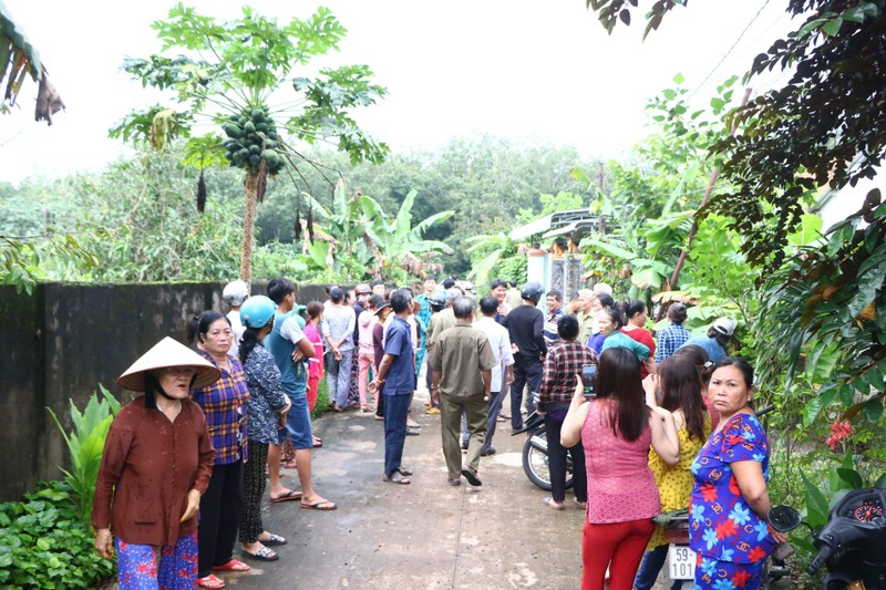 Thuc nghiem hien truong vu giet nguoi, do be tong thi the o Binh Duong-Hinh-2