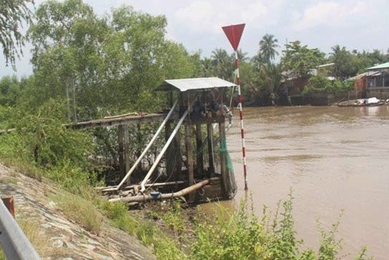 Sua may bom, 5 cong nhan bi dien giat thuong vong o Ben Tre