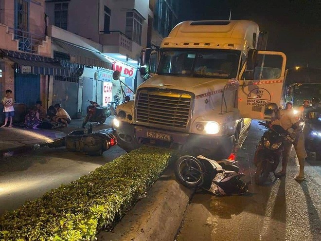 Bat tai xe container su dung ma tuy, tong 2 nguoi thuong vong o Sai Gon