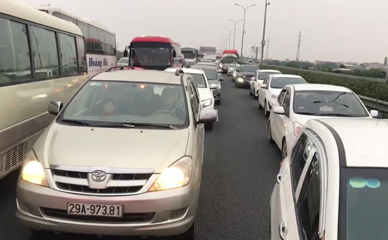 Cao toc un u, CSGT yeu cau xa tram nhung BOT cham trien khai