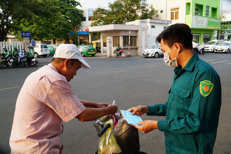 Tang hang ngan khau trang phong virus Corona cho nguoi dan TP HCM-Hinh-10