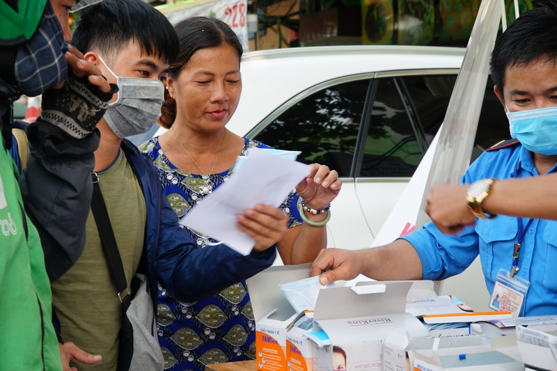 Tang hang ngan khau trang phong virus Corona cho nguoi dan TP HCM-Hinh-3