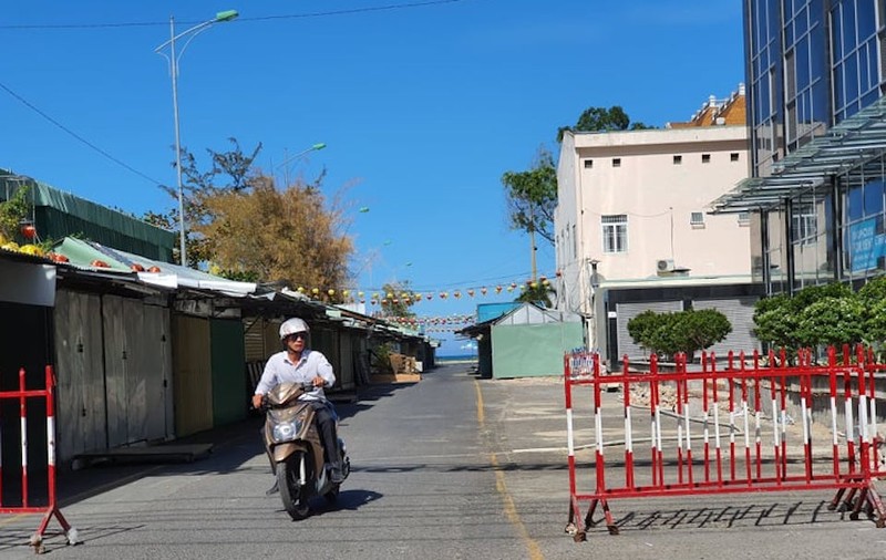 Cong ty Yen Sao Khanh Hoa truc loi hang tram ty dong tu viec xay 'chui' ki-ot o cho dem?