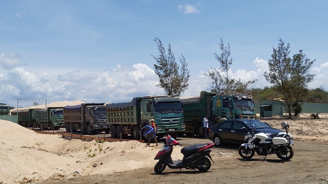 Xu nghiem vu khai thac cat trai phep o Khu nghi duong Free Land