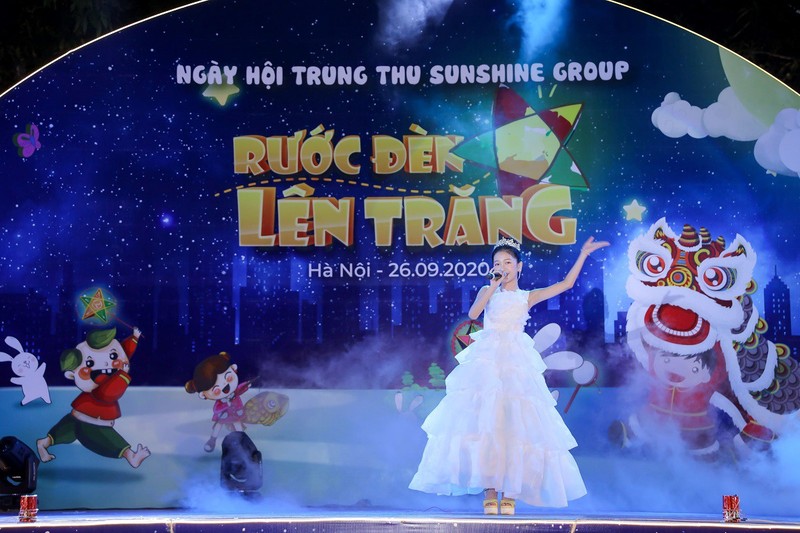 Cu dan nhi tung bung ‘Ruoc den len trang” trong dem hoi Trung thu cua Sunshine Group-Hinh-5