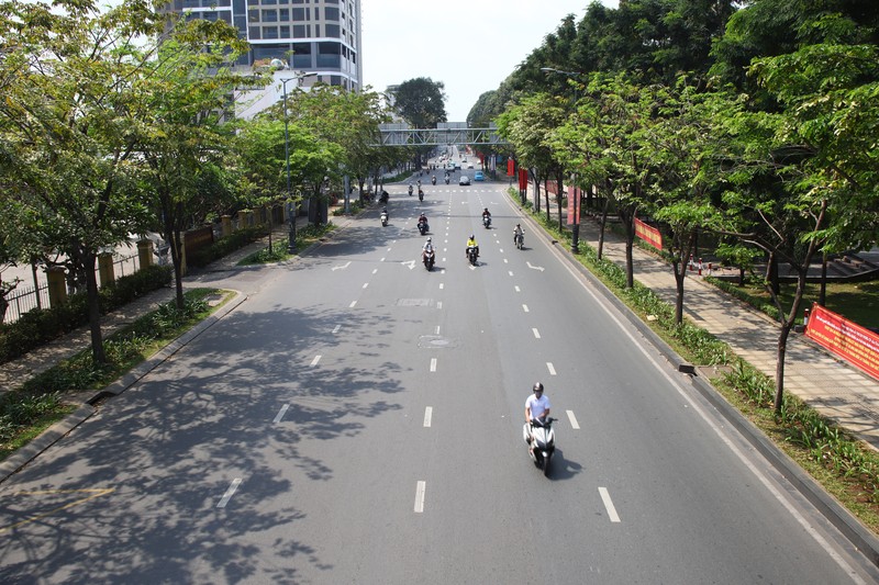 Khoanh khac Sai Gon yen binh ngay mung 1 Tet Tan Suu-Hinh-2