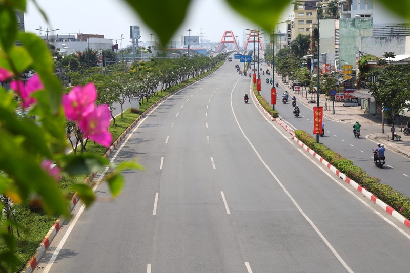 Khoanh khac Sai Gon yen binh ngay mung 1 Tet Tan Suu