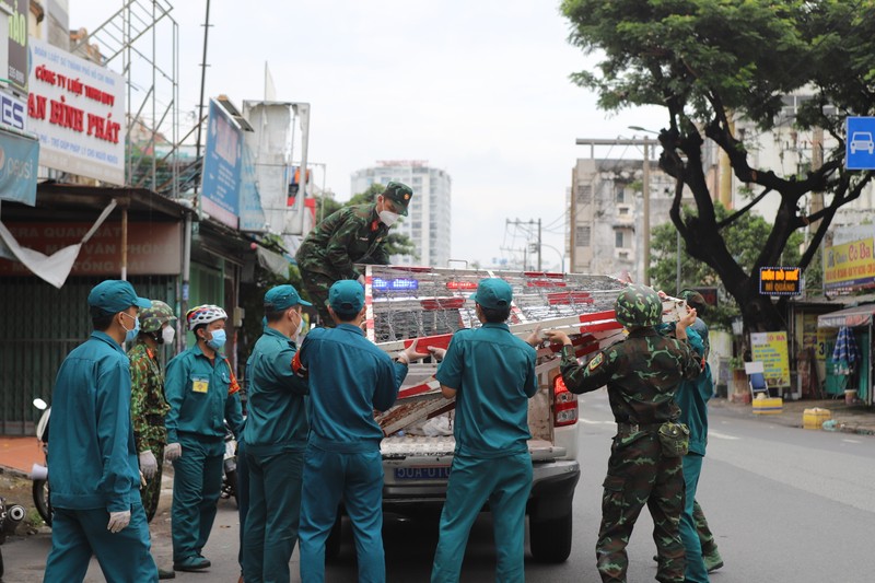 Canh thao do cac rao chan o TP HCM truoc ngay 'binh thuong moi'-Hinh-10