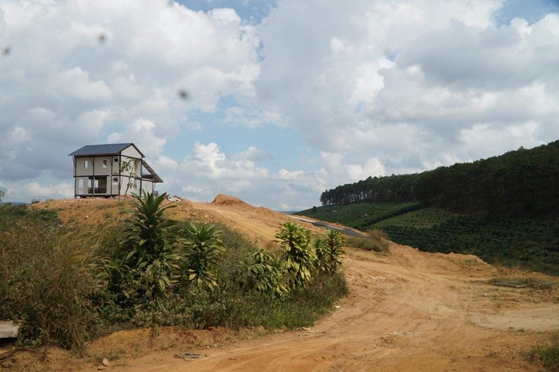 Dung toan bo viec thi cong cac du an hien dat mo duong o huyen Bao Lam-Hinh-2