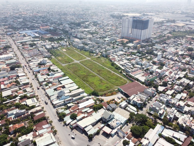 Binh Duong ngung du an Khu nha o thuong mai duong sat mo rong