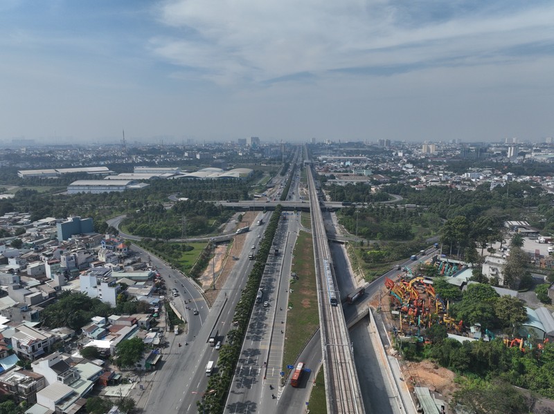 Hinh anh tau metro so 1 lan banh chay thu gan 10km-Hinh-15