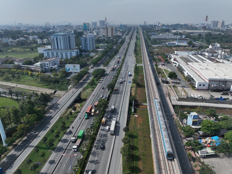 Hinh anh tau metro so 1 lan banh chay thu gan 10km-Hinh-3