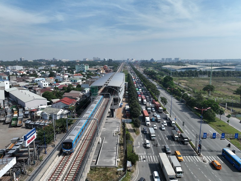 Hinh anh tau metro so 1 lan banh chay thu gan 10km-Hinh-5