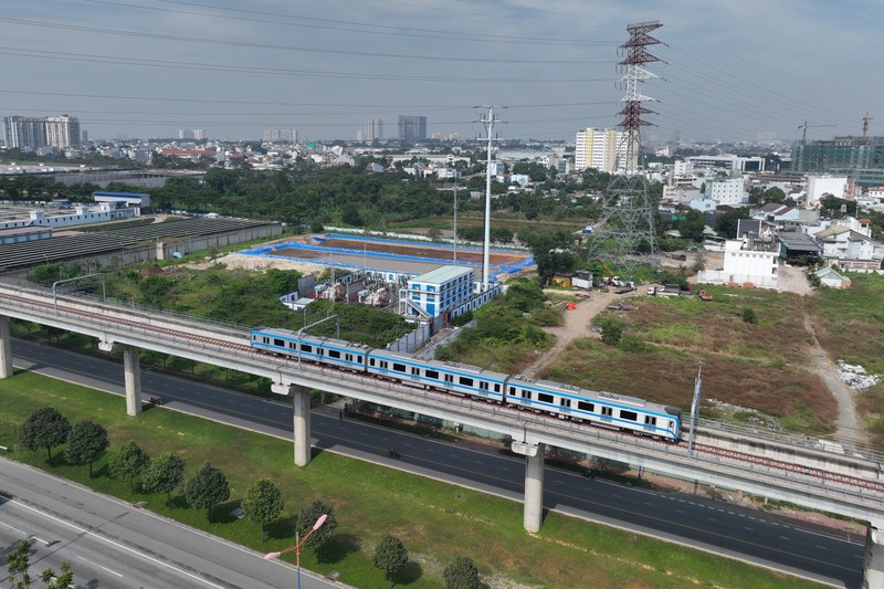 Hinh anh tau metro so 1 lan banh chay thu gan 10km-Hinh-7