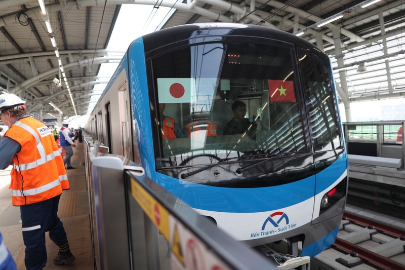 Hinh anh tau metro so 1 lan banh chay thu gan 10km-Hinh-9