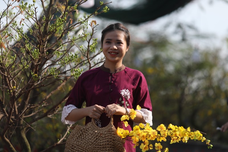 Ron rang cho hoa Xuan “Tren ben duoi thuyen” o TP HCM-Hinh-11