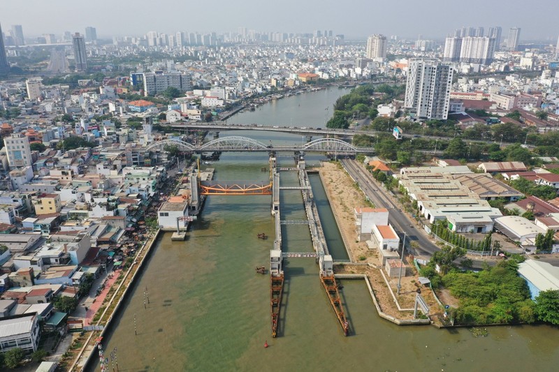 Ong Nguyen Van Nen truc tiep giam sat metro so 1, sieu du an chong ngap