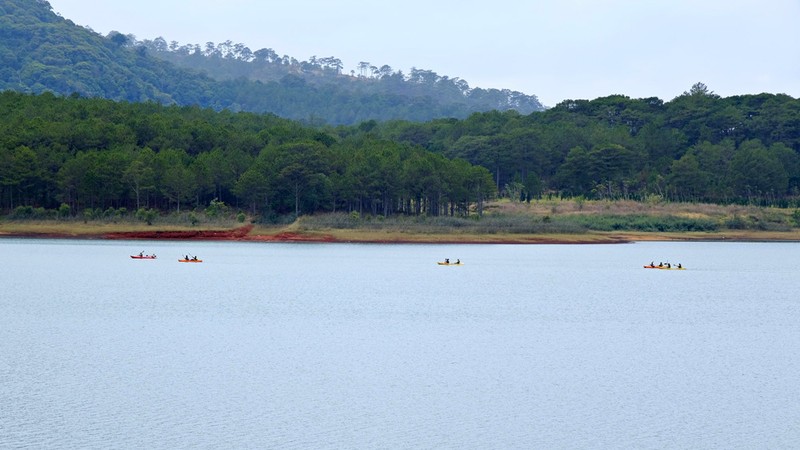 De xuat kinh doanh du thuyen 5 sao o ho Tuyen Lam