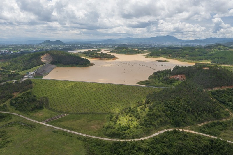 Bat vu truong Vu I thuoc Van phong Chinh phu lien quan vu an nhan hoi lo