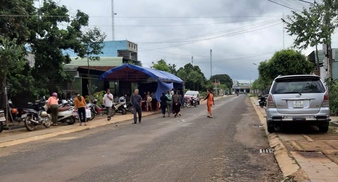 Xe khach ui vao cho 4 nguoi tu vong: Noi dau tang thuong noi xom cho-Hinh-3