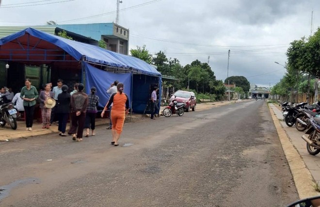 Xe khach ui vao cho 4 nguoi tu vong: Noi dau tang thuong noi xom cho-Hinh-4