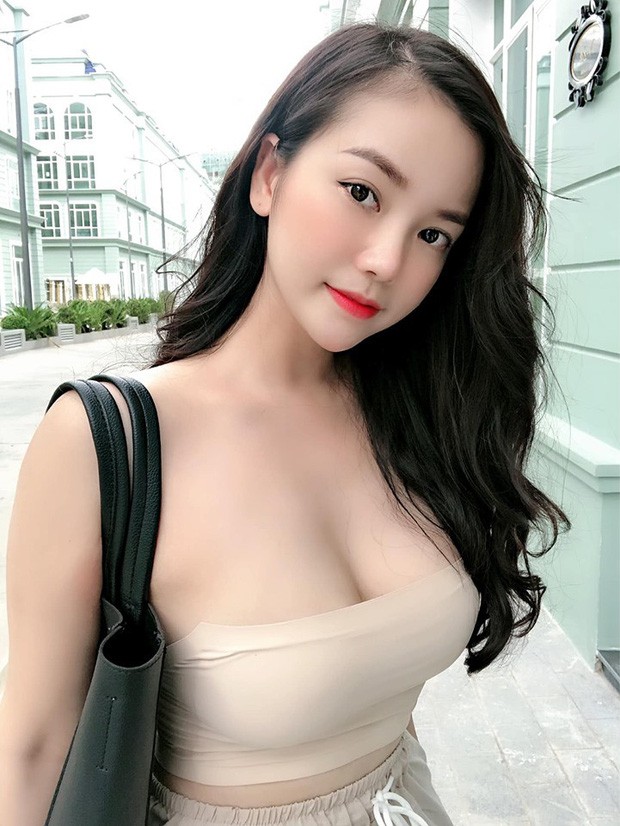 Gai Viet so huu vong 1 len den 108cm goi cam het co