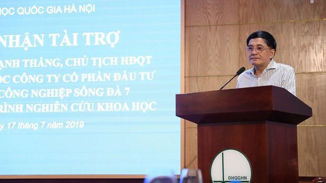 Hai sep cua Song Da 7: Nguoi co phieu boc hoi, nguoi dinh phot mang xa hoi