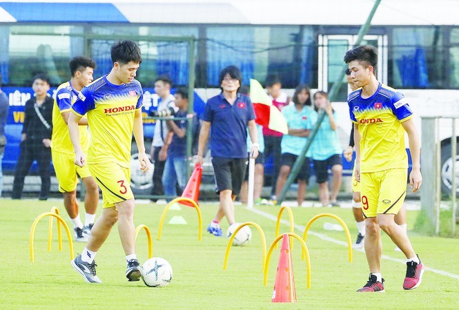 Viet Nam vs Malaysia ngay 10/10: Nhung kho khan chat chong