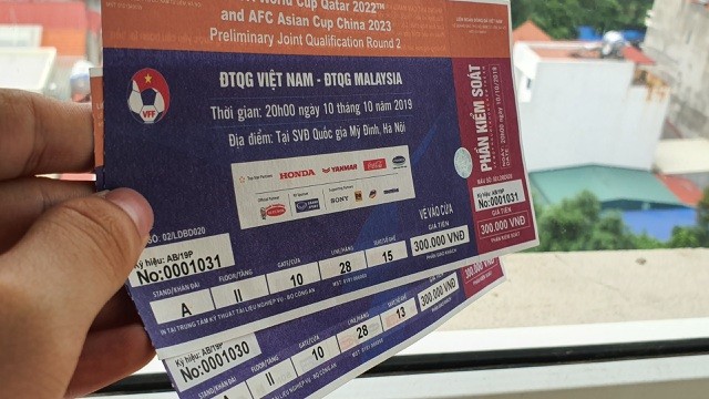 Dan phe ve tran Viet Nam vs Malaysia khoc rong