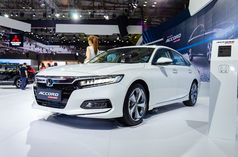 Sedan gia tren 1,2 ty, nen chon Toyota Camry hay Honda Accord?-Hinh-5