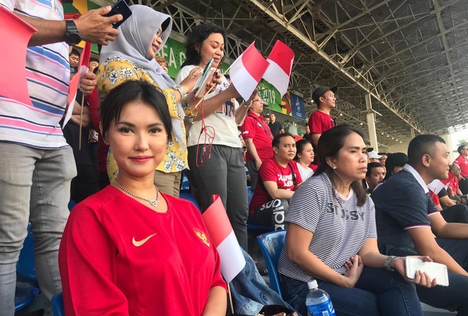 Ngoi sao phim cap 3 Maria Ozawa xuat hien tren khan dai SEA Games 30