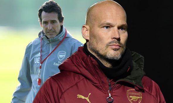 Huyen thoai Freddie Ljungberg lam HLV tam quyen cua Arsenal