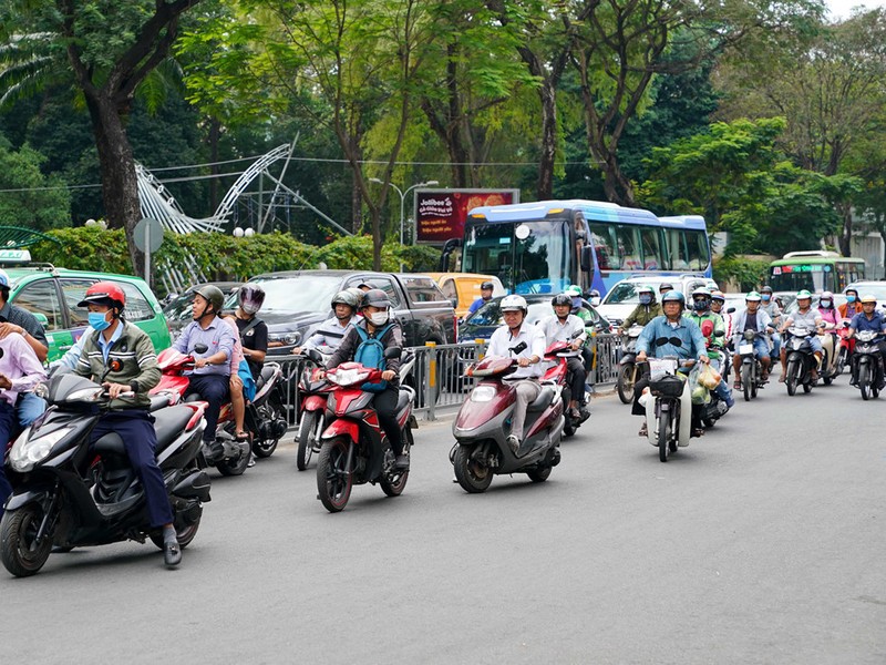 Nguoi Sai Gon chay xe nguoc chieu thanh doan