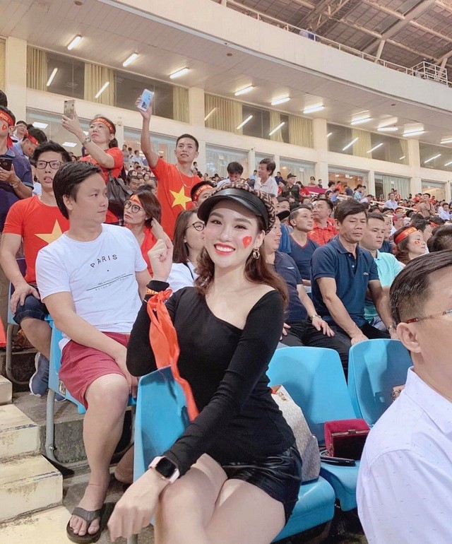 4 nu co dong vien bong da dep hon hotgirl, mac do cuc nong bong-Hinh-8