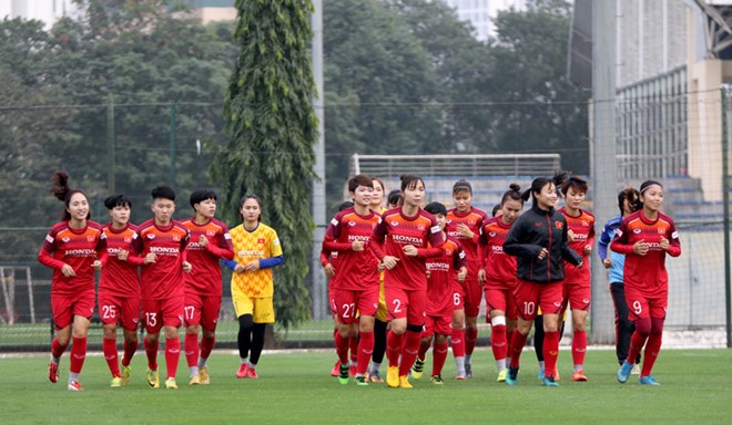 Cac doanh nghiep van chua chuyen het tien thuong cho doi tuyen bong da nu Viet Nam