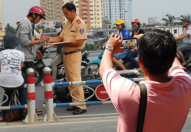 Tu ngay mai 15/1, nguoi dan duoc quay phim ghi am CSGT lam nhiem vu