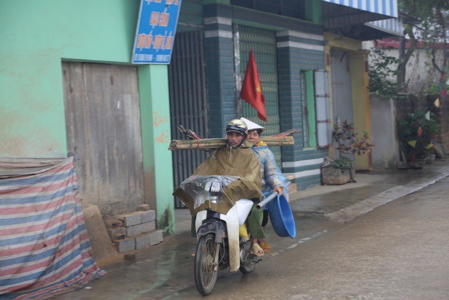 10 ngay sau vu Dong Tam, cuoc song thon Hoanh da binh thuong, nguoi dan trang tri nha cua don Tet-Hinh-10