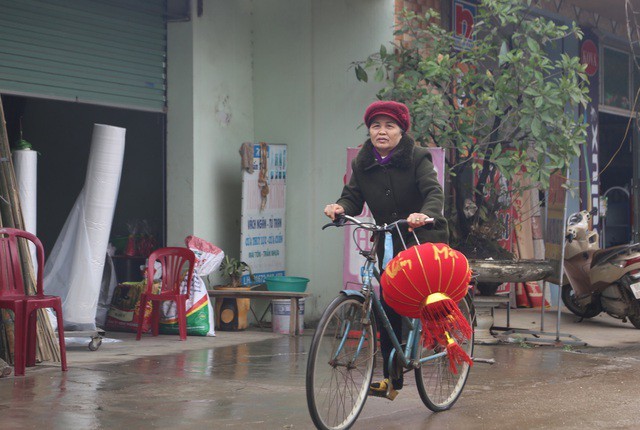 10 ngay sau vu Dong Tam, cuoc song thon Hoanh da binh thuong, nguoi dan trang tri nha cua don Tet-Hinh-11