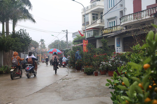 10 ngay sau vu Dong Tam, cuoc song thon Hoanh da binh thuong, nguoi dan trang tri nha cua don Tet-Hinh-6