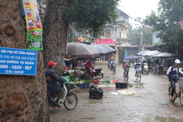 10 ngay sau vu Dong Tam, cuoc song thon Hoanh da binh thuong, nguoi dan trang tri nha cua don Tet