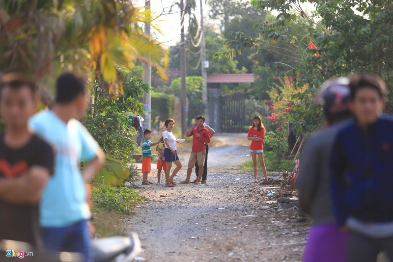 Dua ca nha di xem canh sat vay bat nghi can ban chet 5 nguoi o Cu Chi-Hinh-2