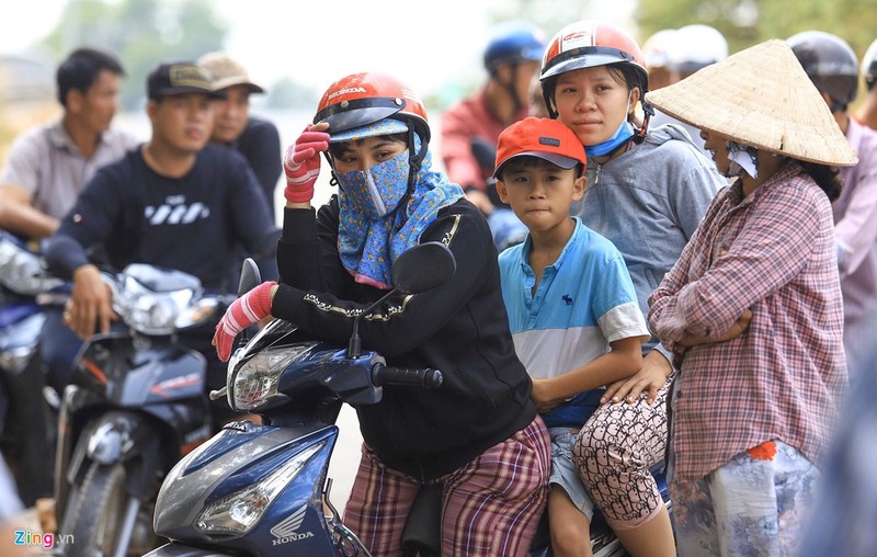 Dua ca nha di xem canh sat vay bat nghi can ban chet 5 nguoi o Cu Chi-Hinh-6