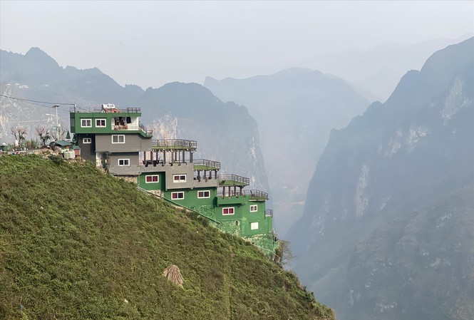 Panorama Ma Pi Leng ngang nhien ton tai: Coi thuong du luan, thach thuc phap luat