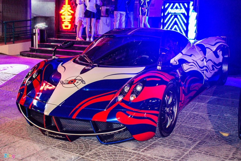 Sieu xe Pagani Huayra 80 ty cua Minh Nhua phoi mau doc dao