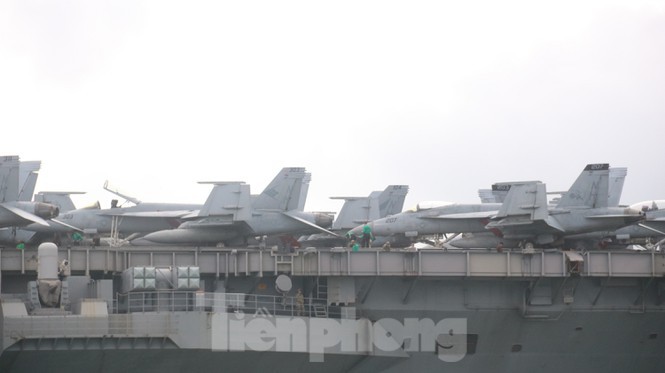 Ngam vu khi tren sieu tau san bay USS Theodore Roosevelt-Hinh-11