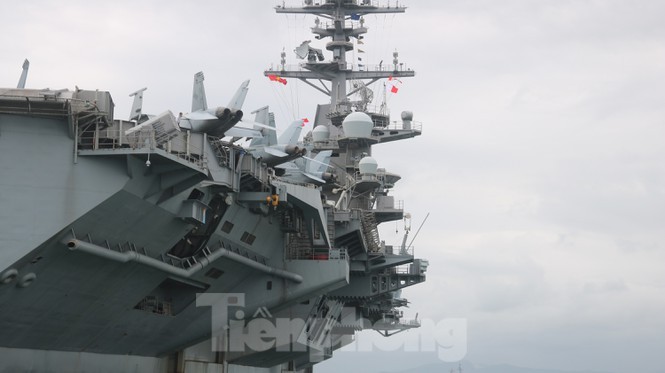 Ngam vu khi tren sieu tau san bay USS Theodore Roosevelt-Hinh-7